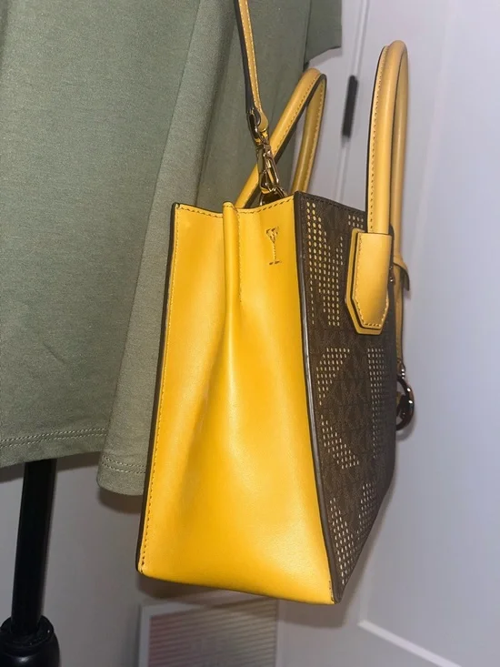 Michael Kors Mercer bag in Marigold - Picture 2 of 11